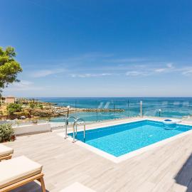 Contessa del Mare - Beachfront Living by etouri, hotel a Panormos