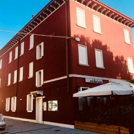 Venice Apartments Dante, hotel v Mestre