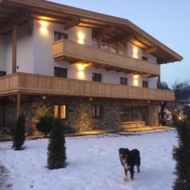 Berghof Zillertal, hotel sa Fügen