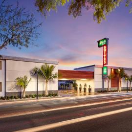 Studio Inn & Suites at Promenade Downey, hotel u gradu Dauni
