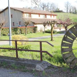 Chambre d'Hôtes Le Moulin d'Encor، فندق في Seysses-Savès