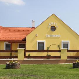 BONI APARTMAN Hegykő, hotel in Hegykő