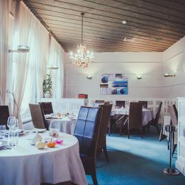 Hôtel Logis Le Bourbon, khách sạn ở Yssingeaux