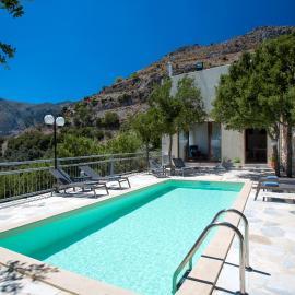 Somnia Villa, a place of dreams, By ThinkVilla, hotel i Asigonía