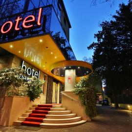 Central Park Hotel Modena، فندق في مودينا
