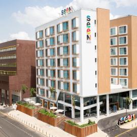 Seen Hotel Abidjan Plateau, hotel di Abidjan