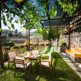 Villa Laura amazing breakfast,private outdoor hot tub, Positano experience