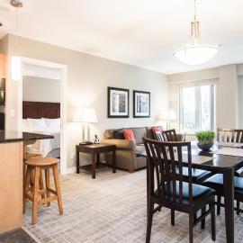 Canterra Suites Hotel, hotel in Edmonton