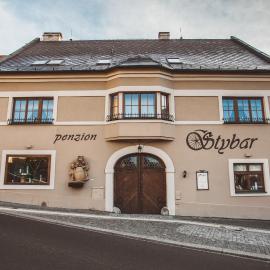 Penzion Štybar โรงแรมในสชีโบร
