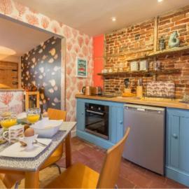 No33 THORNHAM BOUTIQUE COTTAGE 3، فندق في ثورنهام