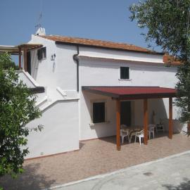 Casa del gelso, Hotel in San Menaio