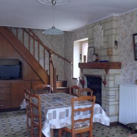 Maison restaurée - bien ensoleillée - calme, Hotel in Anché