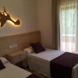 Apartamentos DELFIN, Hotel in Es Caló