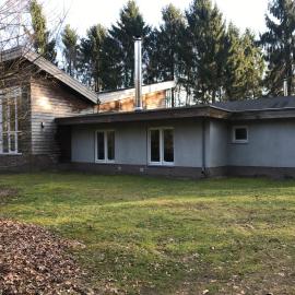 Het Atelier, ruime vrijstaande vakantiewoning 200m2 voor maximaal 8 personen: Leende şehrinde bir otel