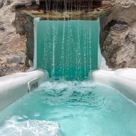 Dandy Cave Villa - Romantic Private & Luxurious - Waterfall Pool - Hot Tub -Up to 8 People, hotel in Emporio Santorini