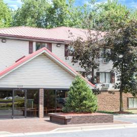 Red Carpet Inn - Waldorf