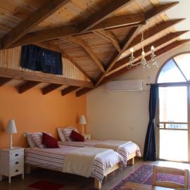 Off The Square, hotel a Safed
