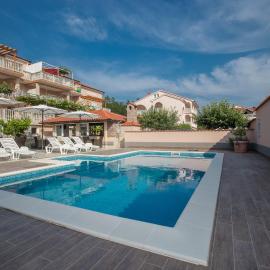 Apartments Dania, hotel din Lopar