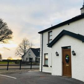 Clogher Valley Golf Club, hotel v mestu Fivemiletown