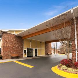 Super 8 by Wyndham Charlotte University, hotel in Charlotte