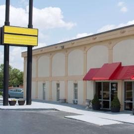 Super 8 by Wyndham Greensboro, hótel í Greensboro