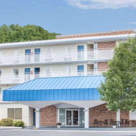 Howard Johnson by Wyndham Staunton、スタントンのホテル