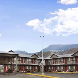 Super 8 by Wyndham Kamloops East, hotel a Kamloops