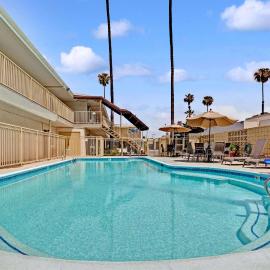 Super 8 by Wyndham Los Angeles-Culver City Area