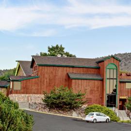 Topaz Lodge, хотел в Гарднървил