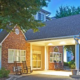 Microtel Inn & Suites by Wyndham Cherokee، فندق في شيرروكي