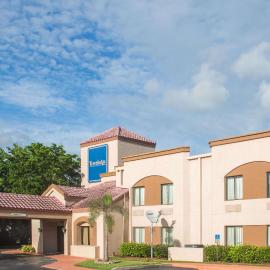 Travelodge by Wyndham Fort Myers Airport, hotel din Fort Myers