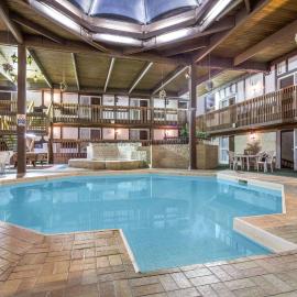 MOOSEJAW INN: Moose Jaw şehrinde bir otel