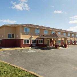 Super 8 by Wyndham Lees Summit, Hotel in Lee’s Summit