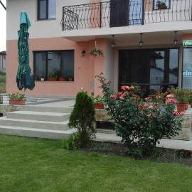 Vila "Livia" โรงแรมในเตคีร์กิโอล