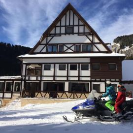 Moroeni में, होटल Chalet Alpina