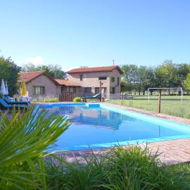 Granja El Aromo, hotel en Las Calles