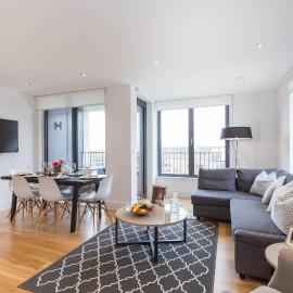 Portobello Apt with Floor-to-Ceiling Views