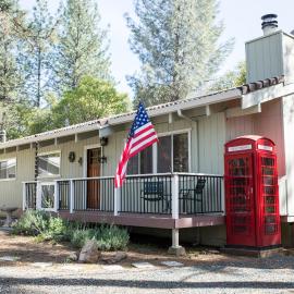 Lovely Mountain Lake Chalet by Yosemite: Equipped!