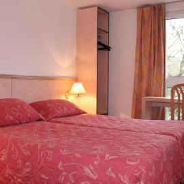 Hotel Le Village, hotell i Gif-sur-Yvette