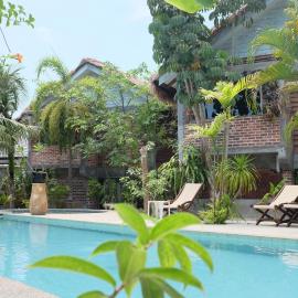 Panji Panji Tropical Wooden Home, hotel in Pantai Cenang