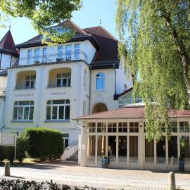 Strandresidenz Villa Verdi، فندق في كولونغسبورن