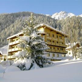 Hotel Garni Ernst Falch, מלון בסנט אנטון אם ארלברג