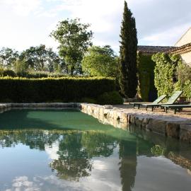 Maison d'Hôtes Mas de Barbut, hotel in Saint-Laurent-dʼAigouze