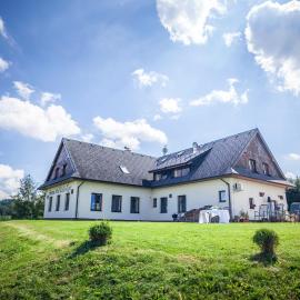 Penzion Pod Dratnikem, hotel in Svratka