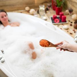 Wine Wellness Hotel Amande Hustopeče, hotel di Hustopece