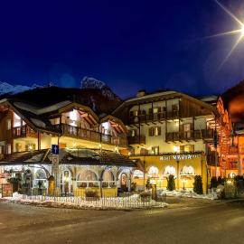 Leading Relax Hotel Maria，莫埃納的飯店