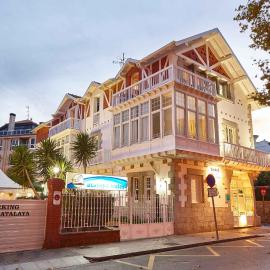Hotel Atalaya- FREE PARKING GRATUITO, хотел в Мундака