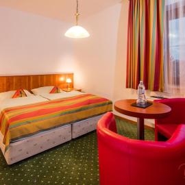 Turmhof Breitenbrunn, hotel sa Breitenbrunn