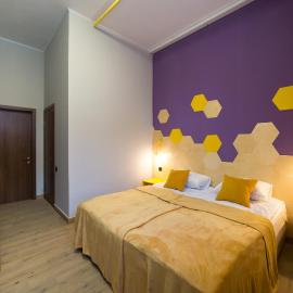 HOTEL Bee Station, מלון בקייב