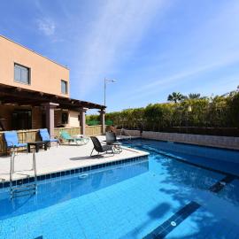 Flintstone Guest House בית ההארחה בן 11 החדרים אינו וילה פרטית אתם מזמינים רק חדרים לא את כל הוילה, hotel u gradu Eliat